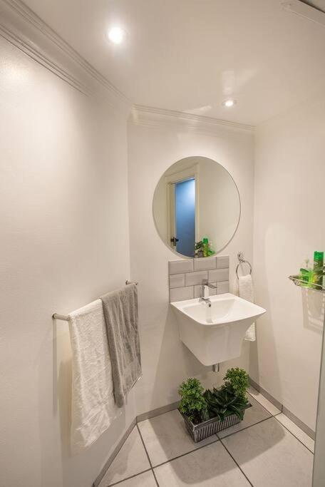 2 Sleeper Stylish Sanctuary Apartment เดอร์บัน ภายนอก รูปภาพ